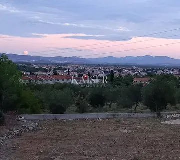 Šibenik, Vodice - Građevinsko zemljište s pogledom na more i otoke, veličine 649 m2. - cover