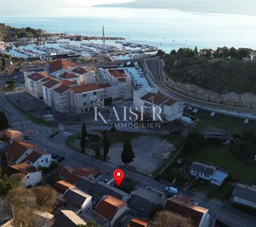 Novi Vinodolski  kuća sa okućnicom i garažom, 100m od mora - cover