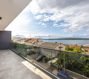 Crikvenica - stan 2S+DB, 400 metara od mora