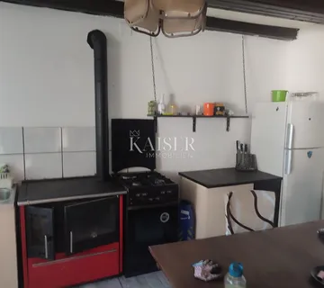Rijeka, Hreljin - kuća za adaptaciju sa velikom okućnicom - Hreljin, Bakar