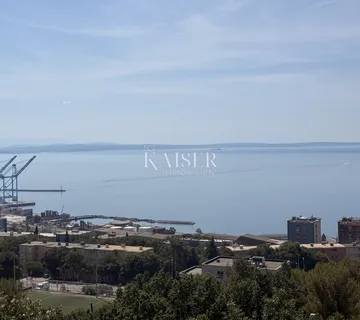 Rijeka, Turnić, 59 m², 5.kat – stan 2S+DB s balkonom i predivnim pogledom na cijleli Kvarner