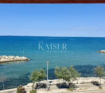 Zadar – Zaton | Elegantni stan s velikom terasom – prvi red do mora - Zaton, Nin
