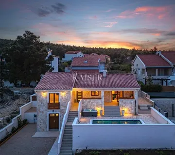 ZADAR – PRIDRAGA | Premium kamena kuća s bazenom, pogledom na more i snažnim turističkim potencijalom - Pridraga, Novigrad