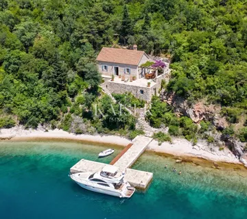 Kraljevica - kuća na plaži, robinsonski turizam - cover