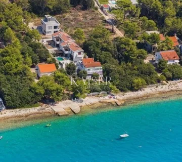 Građevinsko zemljište 2. red do mora u Petrčanima s pogledom na Ugljan - cover