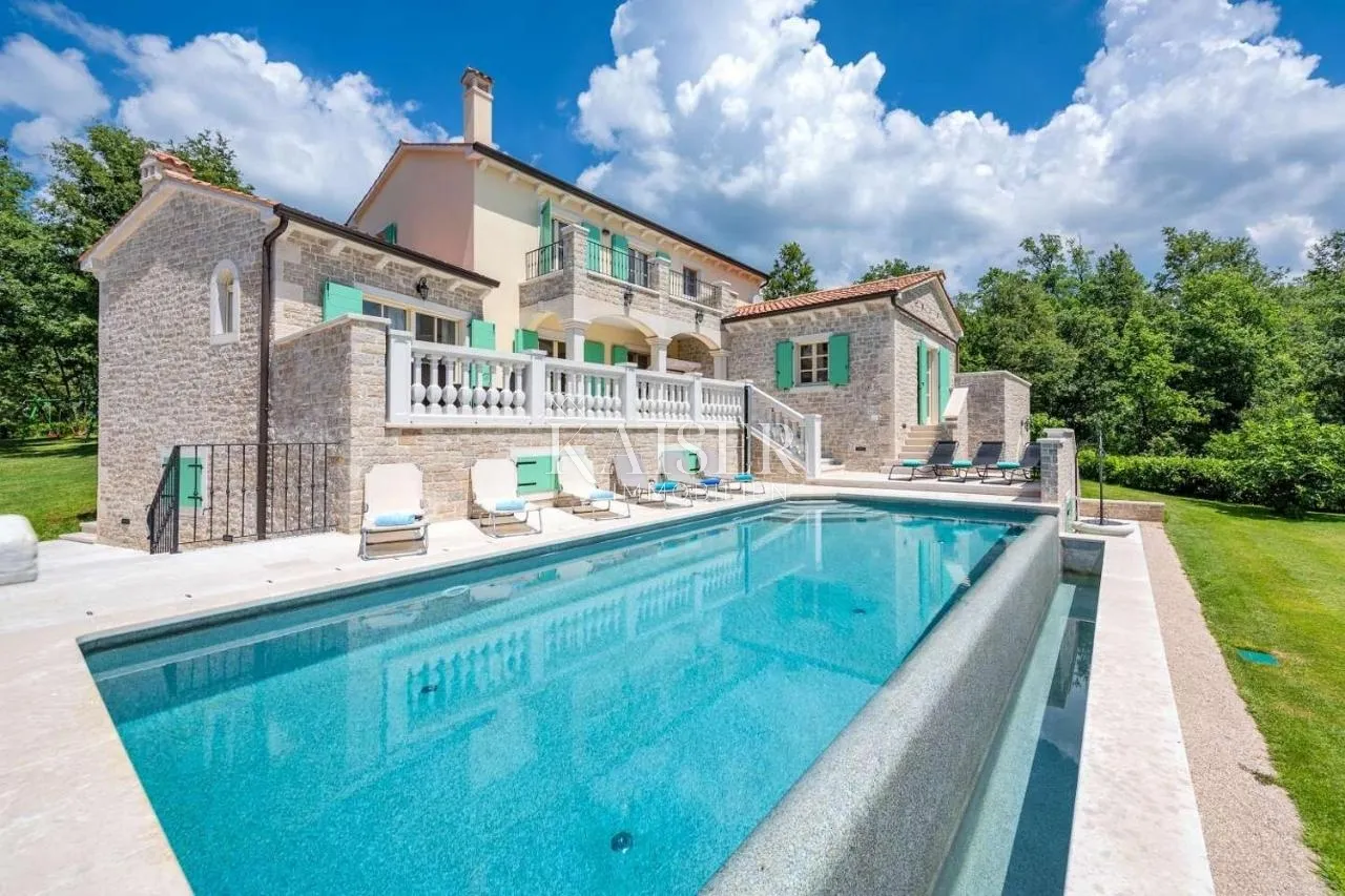 Istra - Pazin, okolica - vila s bazenom, 230 m2 - cover