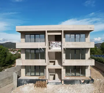 Moderan stan u prizemlju s privatnim vrtom, garažom i parkingom, Brodarica – Šibenik - Brodarica, Šibenik