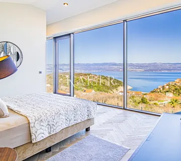 Otok Krk, Vrbnik - ekskluzivna villa nad morem, 268m2