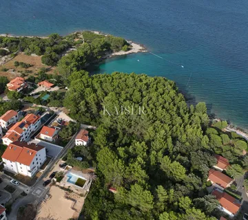 Mali Lošinj, Nerezine: Apartman s potkrovljem uz more - cover