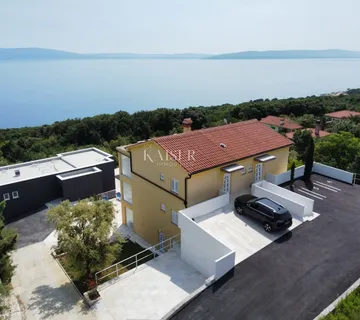 Rabac - kuća 100 m od mora, 430 m2 - cover