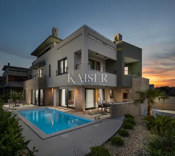 Bibinje — Luksuzna Dizajnerska Vila S Rooftop Oazom I Pogledom Na More