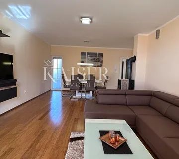 Crikvenica - stan u prizemlju s pogledom na more, 112 m2