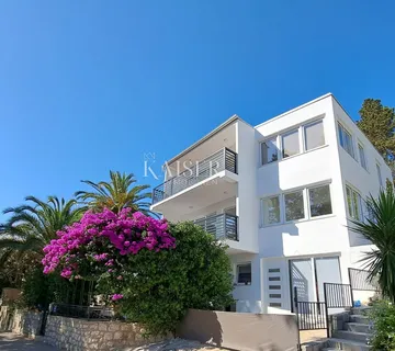 Mali Lošinj - predivna kuća 240m2, 70m do mora - cover