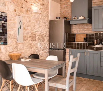 Mali Lošinj, otok Susak - autohtona kamena kuća 88m2 - cover