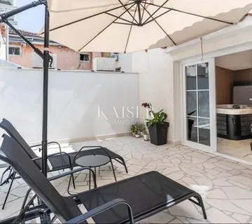 Cres, stara gradska jezgra – dva potpuno uređena apartmana na vrhunskoj lokaciji, 50 m od rive