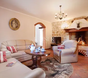 Istra, Marčana- Šarmantna kuća 180m2 na mirnoj lokaciji