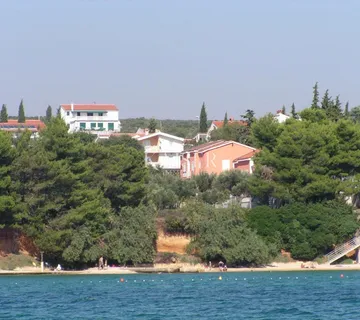 Sveti Filip i Jakov - vila prvi red do mora