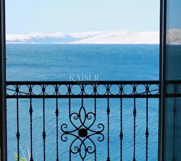 Senj, okolica- kuća prvi red do mora