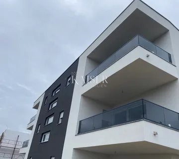 Zadar,Privlaka- Stan na 2. katu s terasom i pogledom na more - cover