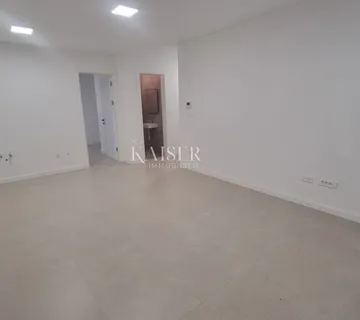 Crikvenica, centar - stan 2S+DB sa liftom