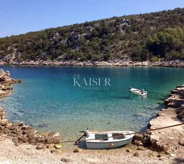 Hvar- poljoprivredno zemljište, prvi red do mora, 27471 m2 - Zastražišće, Jelsa