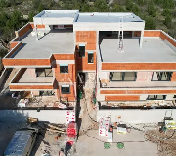 Srima, Vodice - Luksuzni dvoetažni stan sa bazenom i krovnom terasom