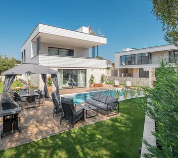 Istra, Funtana - luksuzna vila s bazenom 500m od mora - cover