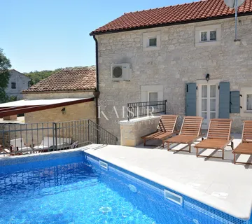 Istra, Rovinj okolica- šarmantna kamena kuća 170m2 s bazenom - cover