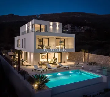 Split - moderna vila s bazenom - cover