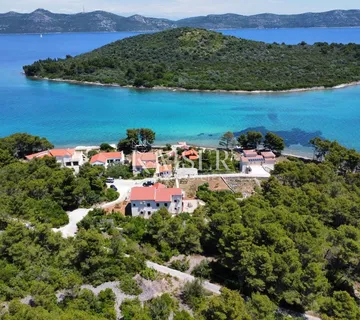 Otok Iž, Mali Iž - građevinsko zemljište 50m od mora - Mali Iž, Zadar