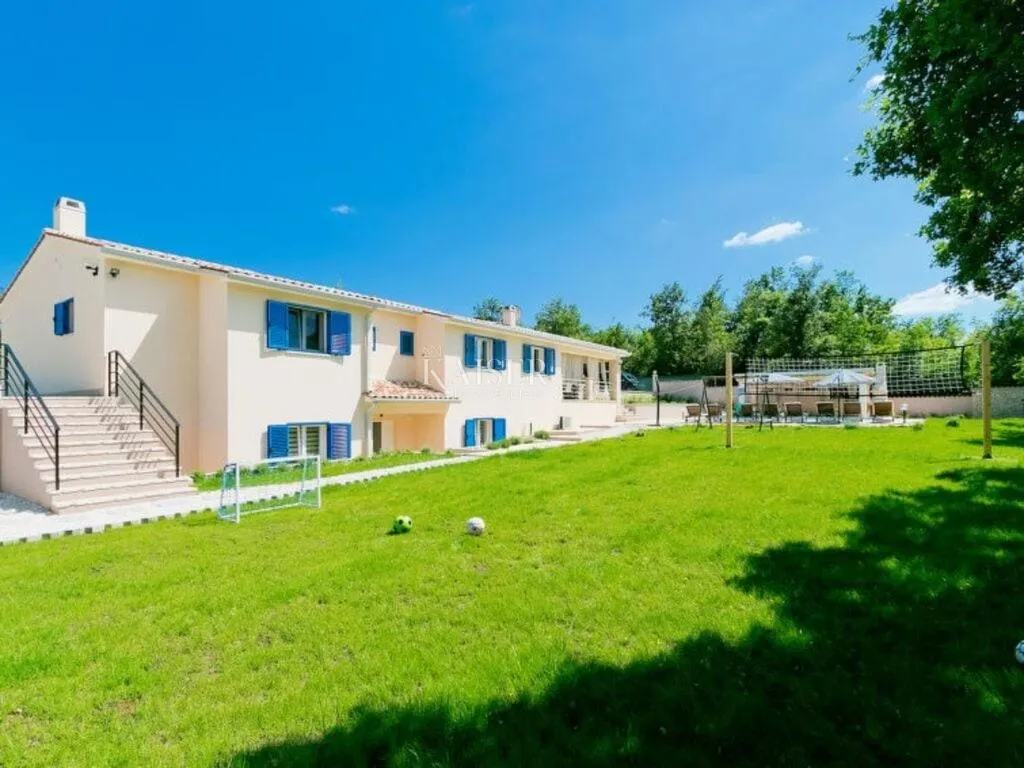 Istra, Labin - mediteranska vila s bazenom, 215 m2 - cover