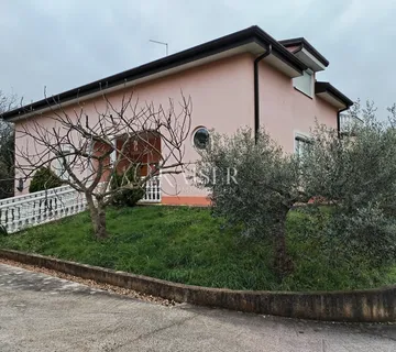 Istra, Umag, kuća sa 4 stana, pogled na more