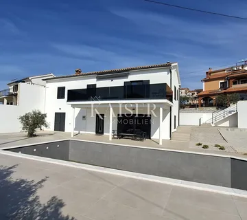 Istra, Kaštelir - Kuća sa dva stana, 188m2, bazen - Kaštelir, Kaštelir - Labinci