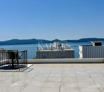 Zadar–Sukošan: Stan s krovnom terasom, blizu plaže.