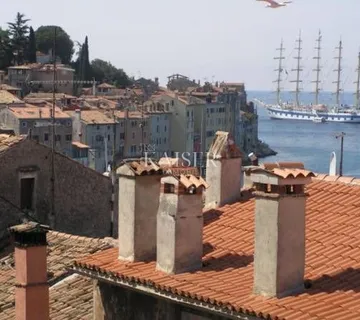 Istra, Rovinj dvoetažni stan pogled na more 37m2