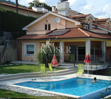Lovran – Vila s 3 stana, bazenom i predivnim pogledom