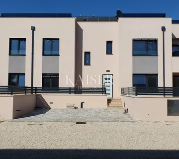 Istra - Poreč, trosoban stan sa pogledom na more