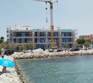 Zadar - Zaton: Prizemni apartman s privatnim bazenom i vrtom, prvi red do mora - cover