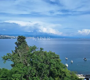 Opatija, centar, stan na III katu s terasom i pogledom na more