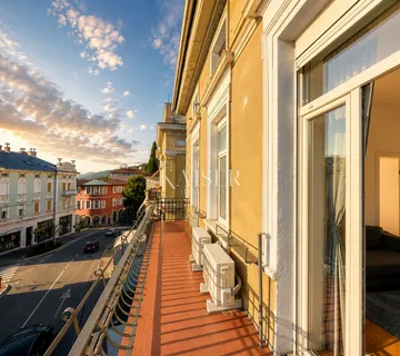 Opatija — Dva elegantna stana s prostranim balkonom u srcu povijesne Opatije - cover