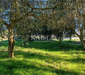 Istra, Pula-građevinsko zemljište 586m² s odličnom infrastrukturom