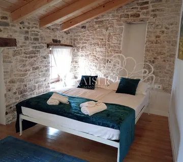 Istra, Bale - predivno uređena kamena kuća za dugoročni najam, 240m2 - cover