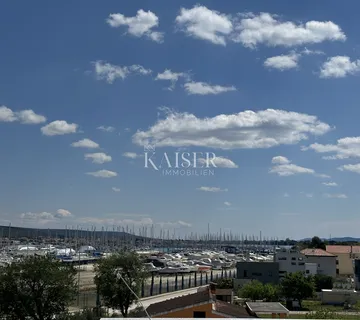 Zadar, Bibinje - Stan s krovnom terasom – 100 m OD MORA