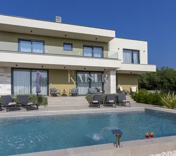 Istra, Svetvinčenat - moderna vila s bazenom - cover