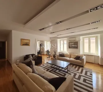 Zadar, Poluotok, luksuzno uređen stan, 104,32 m2, u blizini Kalelarge