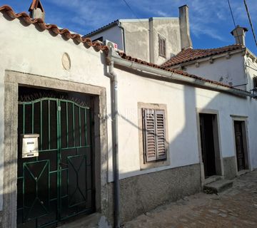 Otok Cres-Lošinj, Osor, bivši samostan, 50 m od mora - cover