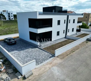 Zadar – Privlaka, stan s krovnom terasom 150 m od mora - cover