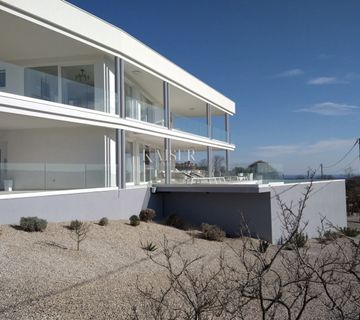 Trget -moderna vila nedaleko mora, 225 m2 - cover