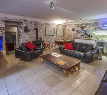 Pula, Istra- jedinstvena vila 258m2 s okućnicom 2459m2 - cover