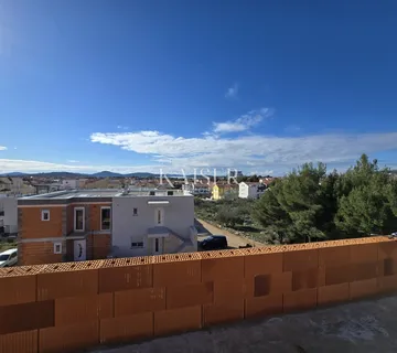 Srima, Vodice - Luksuzni dvoetažni stan s bazenom i pogledom na more - cover